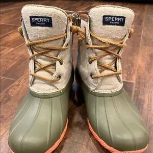 Sperry boots size 7.5